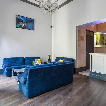 Апартаменты House 4 Bdrs & Bathrooms With Patio & Parking