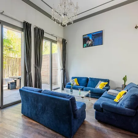 Apartamento House 4 Bdrs & Bathrooms With Patio & Parking Burdeos