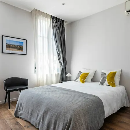 House 4 Bdrs & Bathrooms With Patio & Parking Apartamento