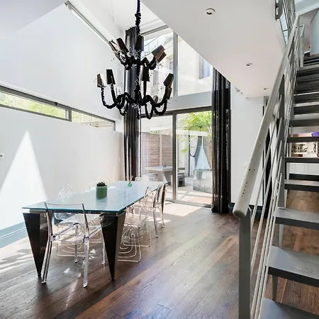 House 4 Bdrs & Bathrooms With Patio & Parking Апартаменты