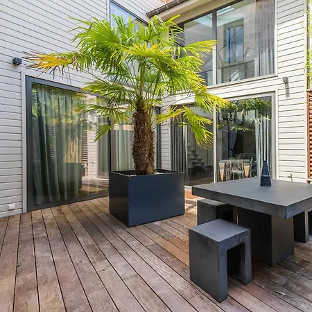 House 4 Bdrs & Bathrooms With Patio & Parking Burdeos