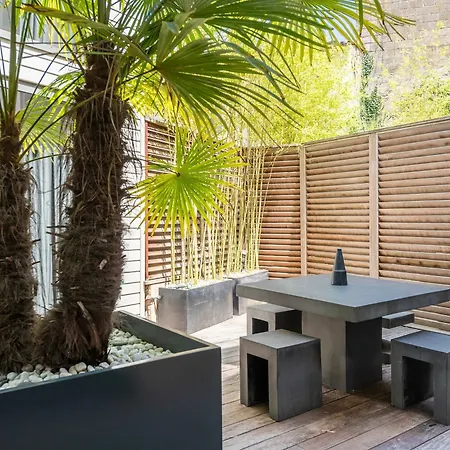House 4 Bdrs & Bathrooms With Patio & Parking Апартаменты